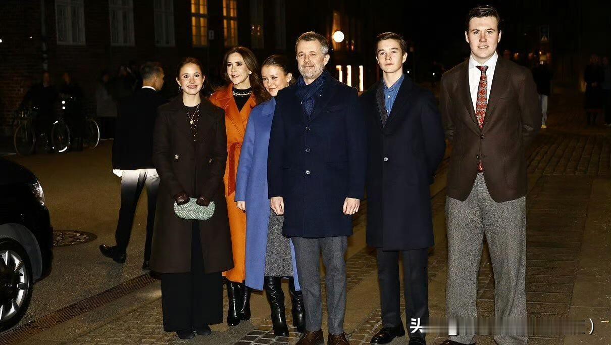 一家人参加平安夜弥撒活动！