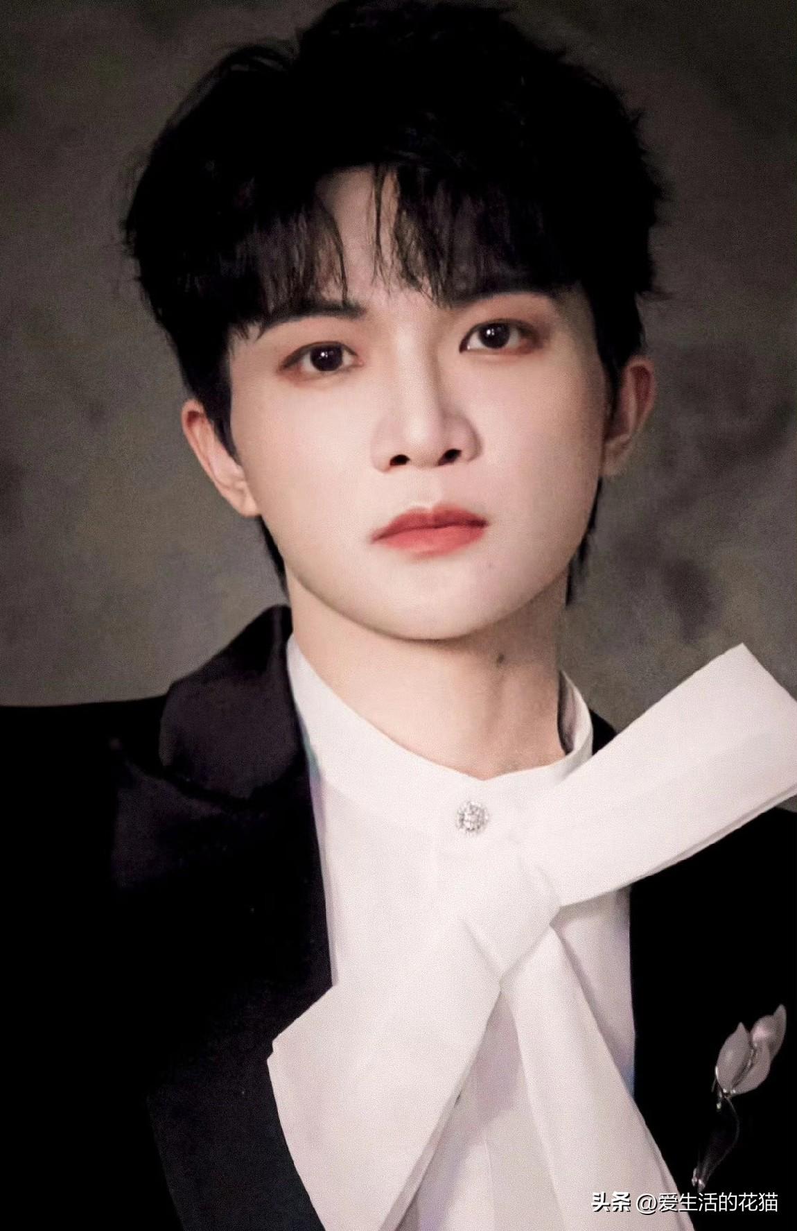 终于要开庭了！今天3月25号，周深那个案子在长宁区法院第一法庭审理。

看被告干