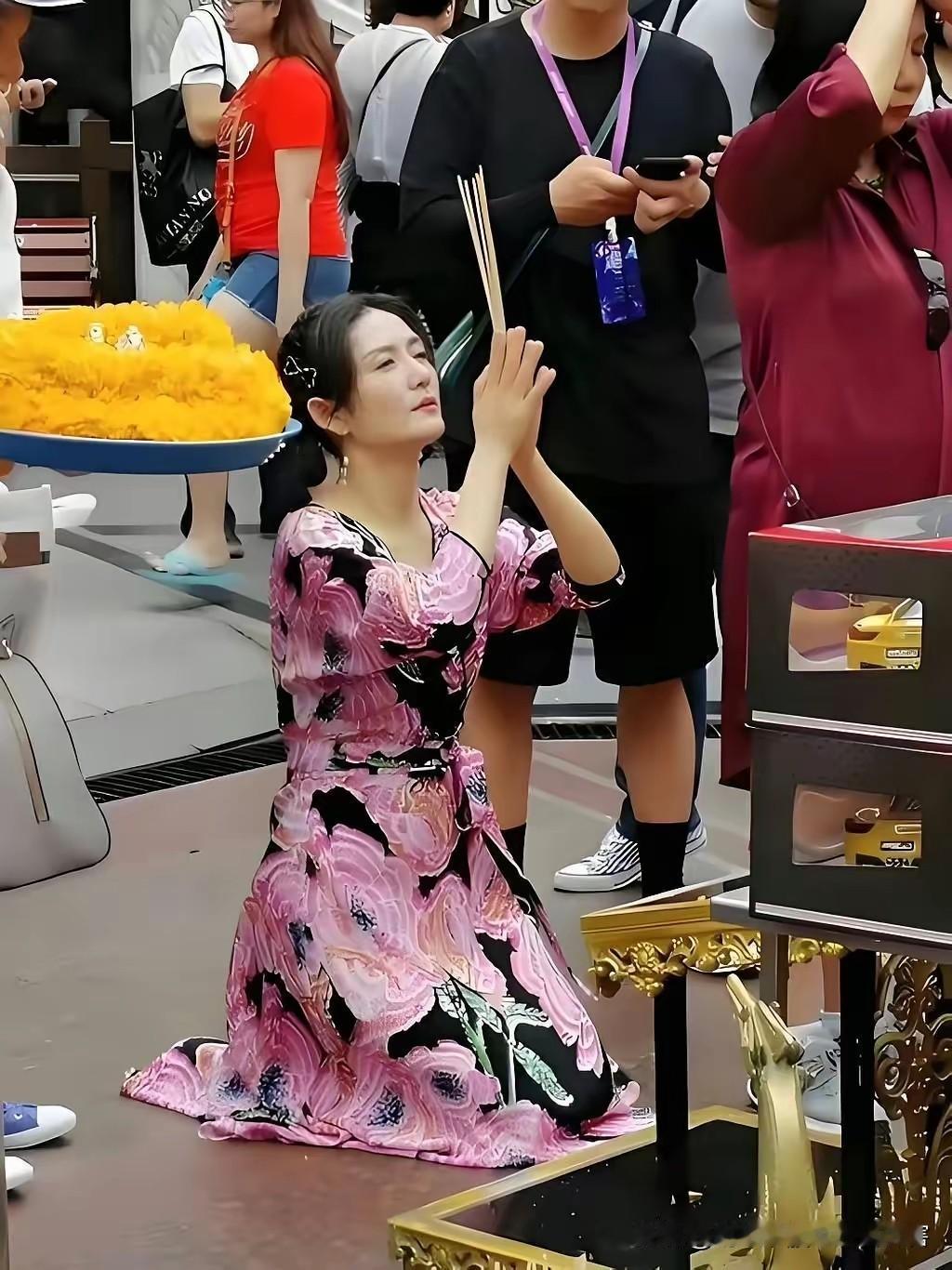 弱弱的问一句：谢娜求什么呢