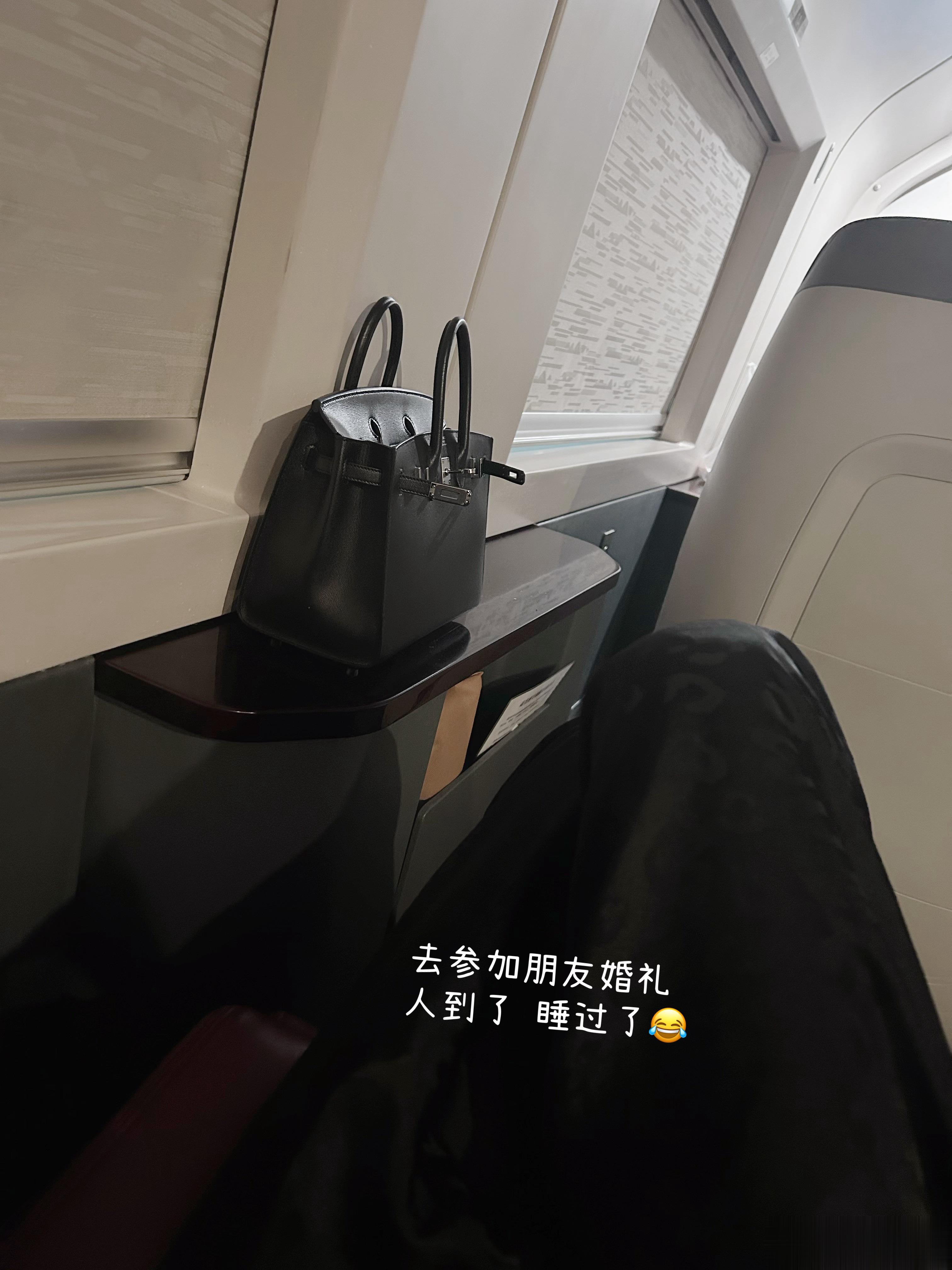 在复杂的世界里做一个简单的人🖤 ​​​