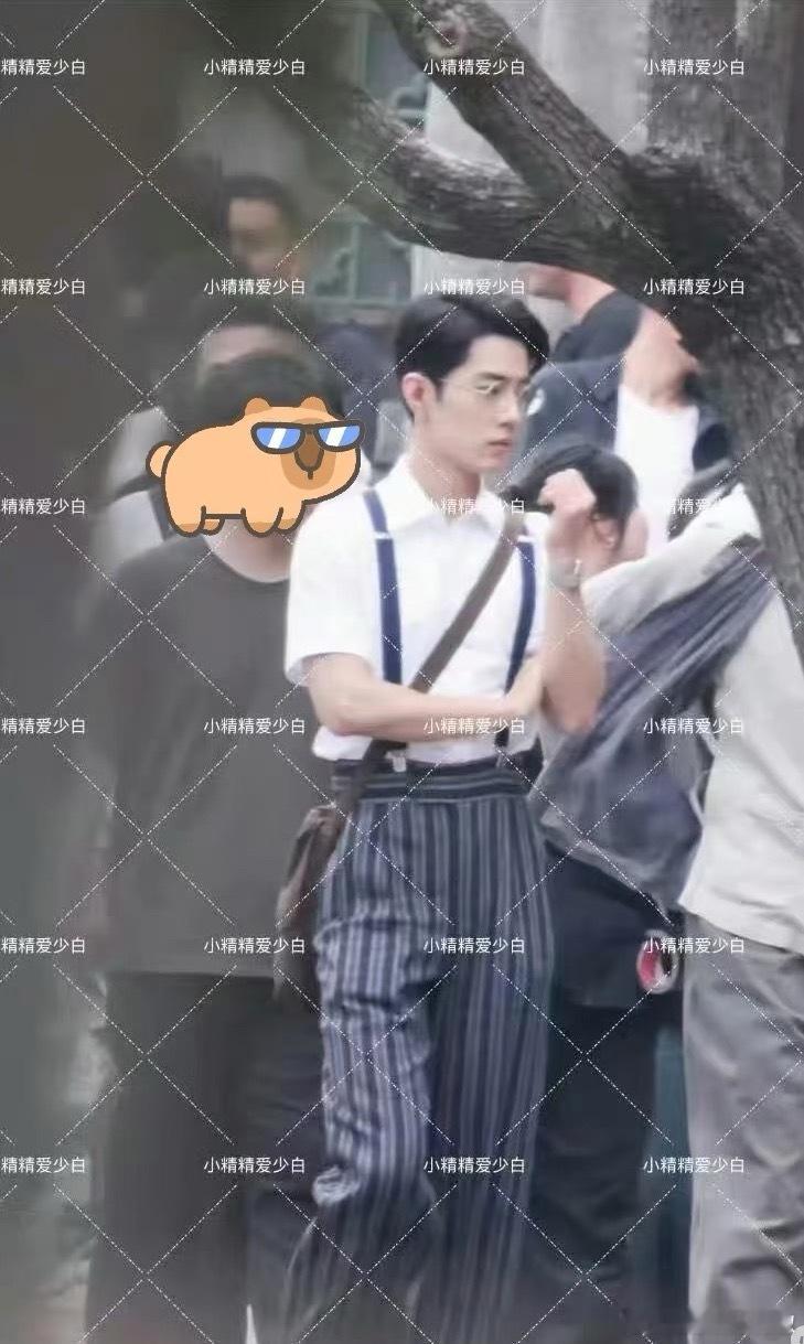 嗷呜[喵喵]自从学会了骑自行车，除了古装，每部剧都用得上 ​​​