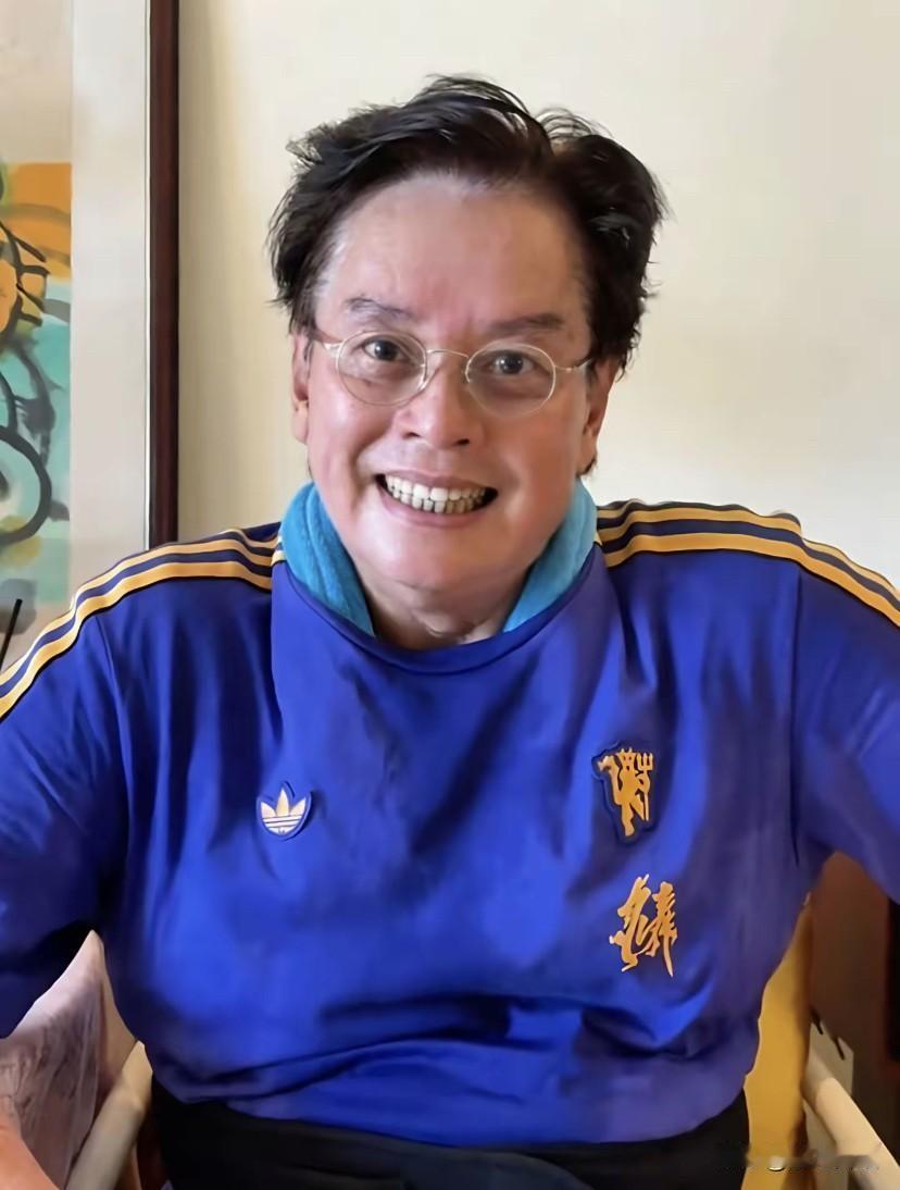 我说这位老人家是80年代的歌王，你们相信吗？有人不认识他的吗？