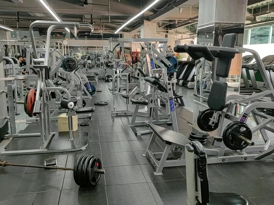 今天惊闻这家去了两年的健身房又要搬走了。。。还好，卡这个月快到期了，搬去的地方有