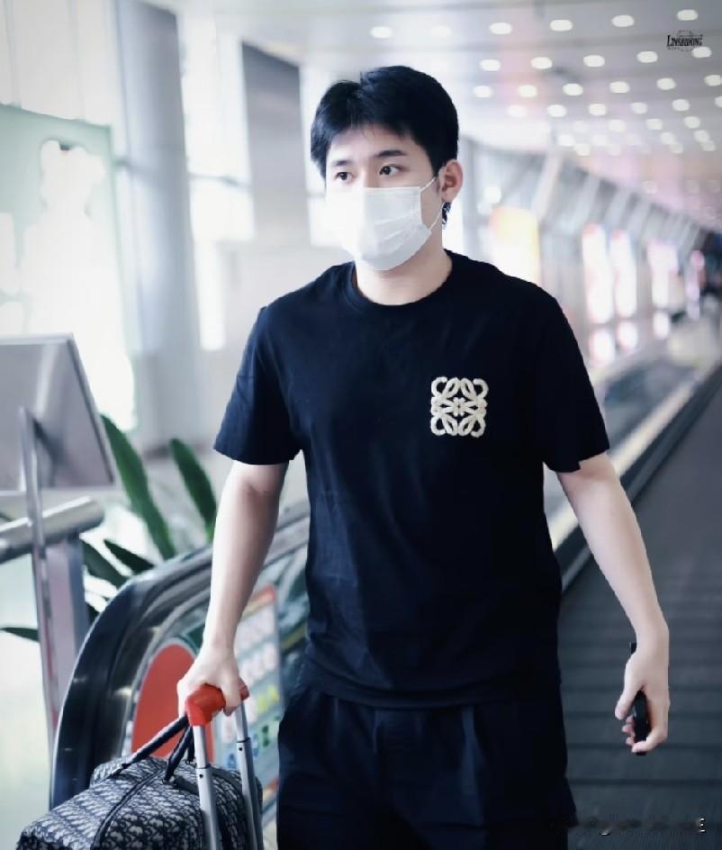 林诗栋出发瑞典大满贯了吗？
横滨冠军赛还没打完，
瑞典大满贯今天开打，
虽然先打