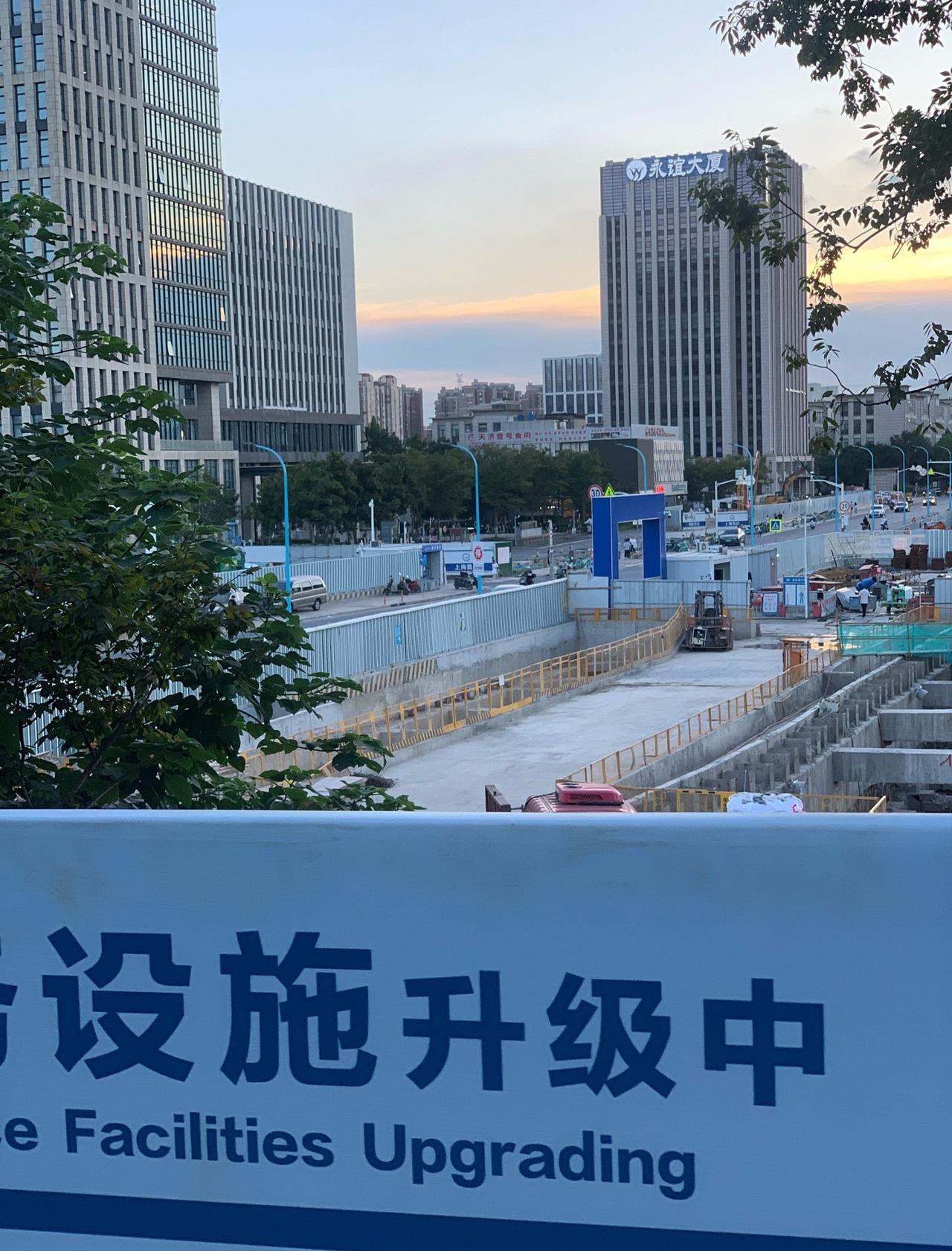 18号线北延伸段填补宝山区东西向轨道交通空白，串联起地铁 1 号线呼兰路站、3 