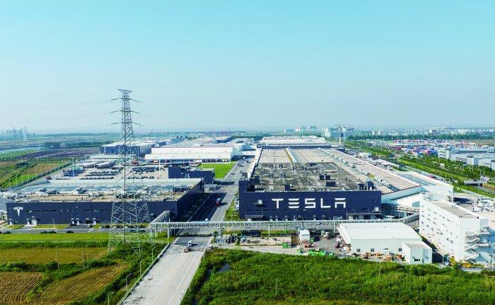 特斯拉上海储能工厂即将动工，计划在2025年第一季度实现投产。工厂将生产“超大型