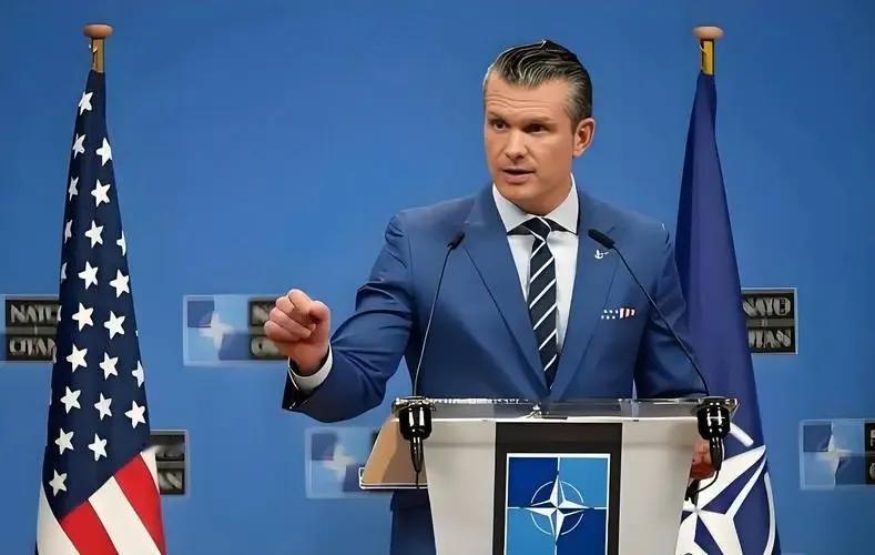 美国民主党多名议员15日提交6项针对国防部长赫格塞思的弹劾条款，指控他犯有战争罪