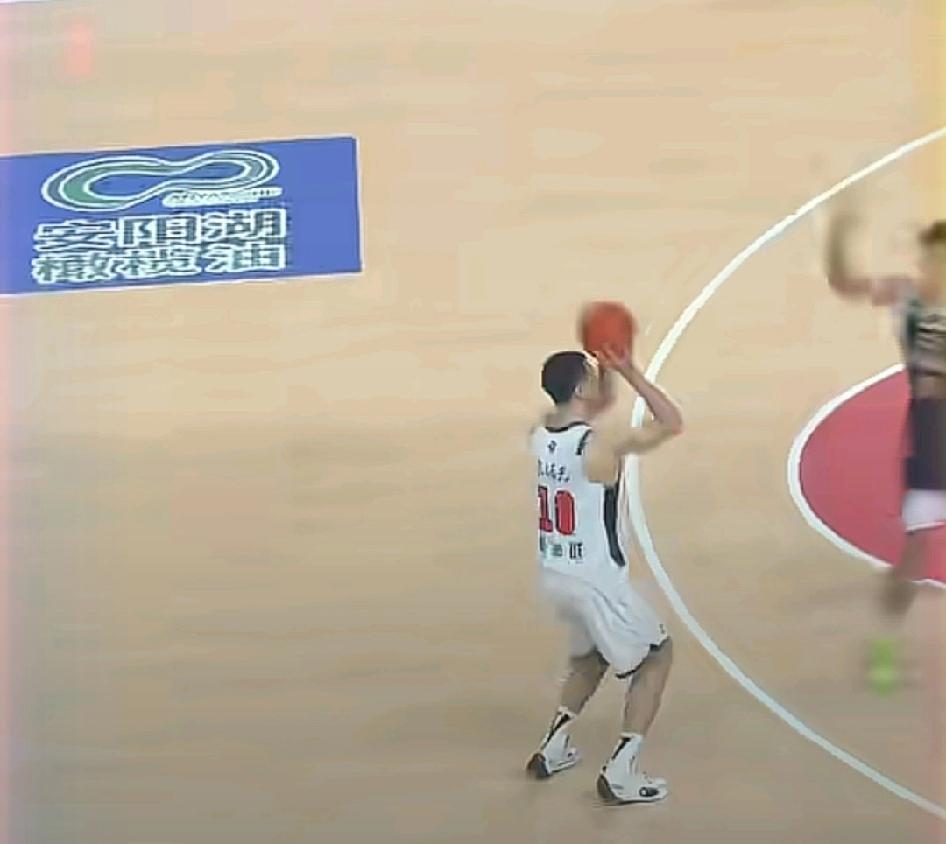 垃圾时间现名场面！彭士骏抓住松懈良机，完成关键封盖 + 快攻

彭士竣昨天靠末节