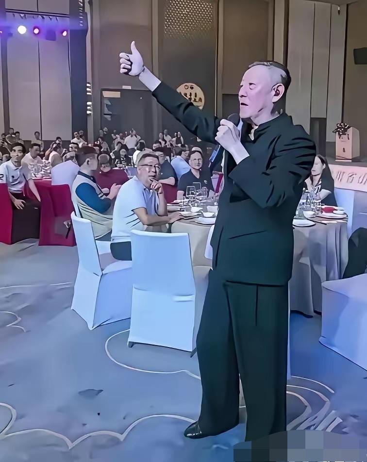 老牌歌手《向天再借五百年》这首真的封神！气势磅礴，一开口就是帝王气场，百听不厌，