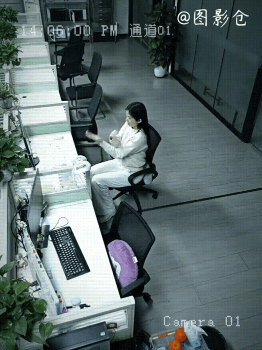 枯燥乏味的时候！做做椅子舞也是不错的选择[比心]