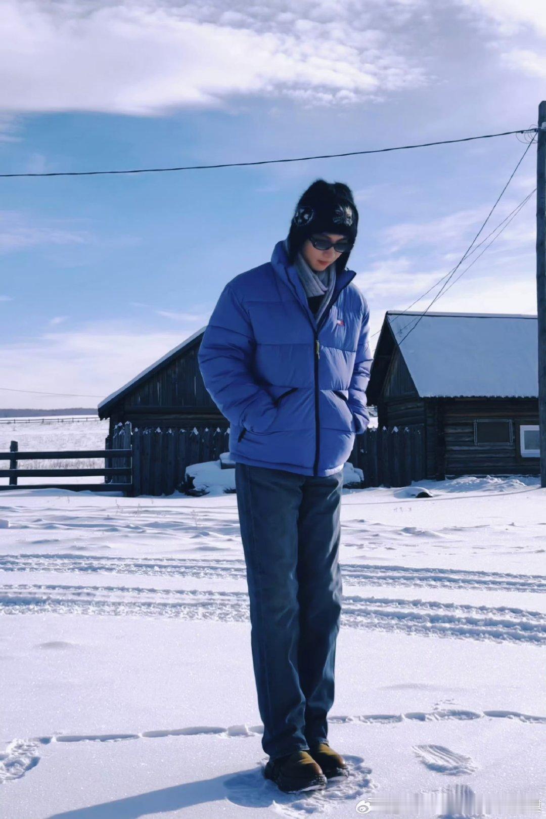 马嘉祺俄罗斯明信片马嘉祺的脚印vs小狗的脚印马嘉祺的脚印vs小狗的脚印 