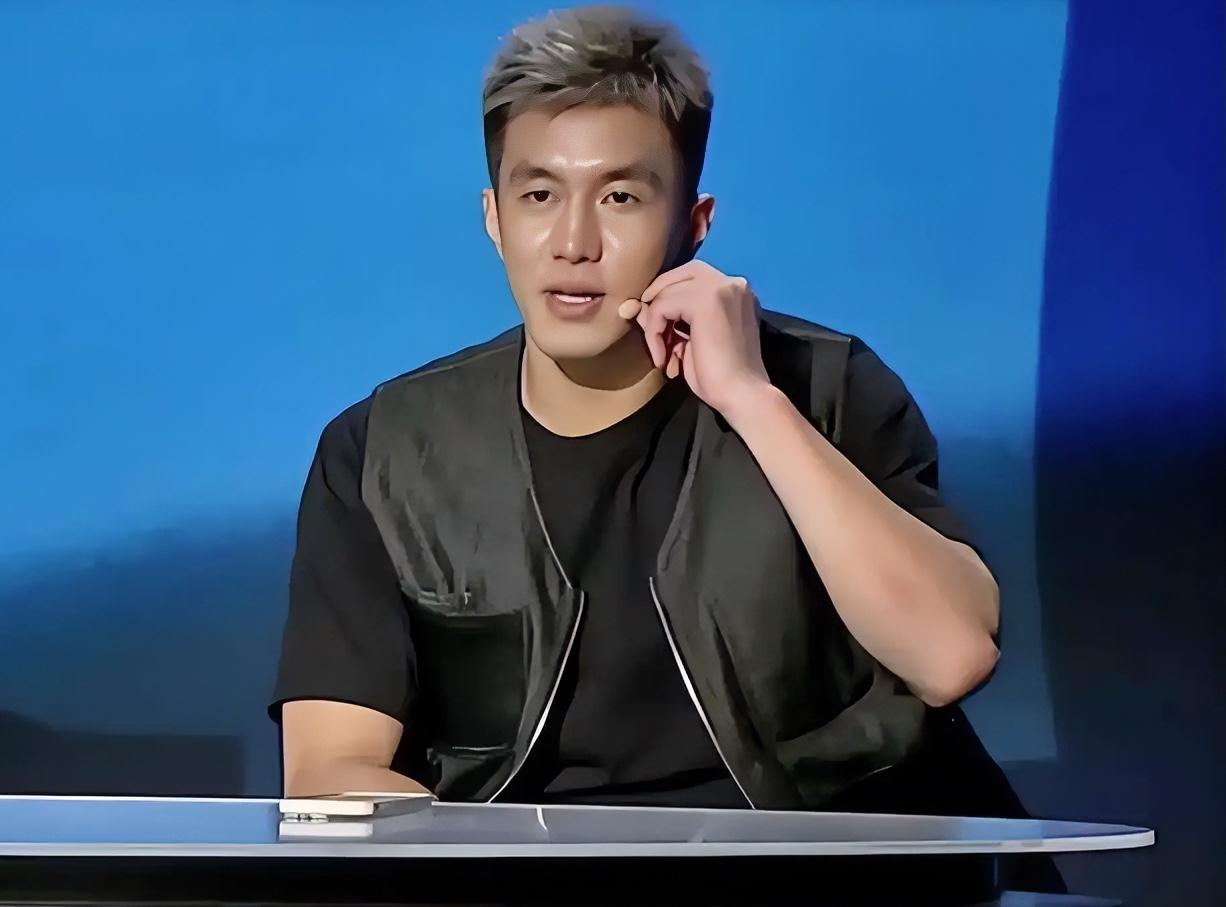 郭艾伦：豪哥，你同期的皱阳现在可是甩你好几条街了啊？？？
陈国豪：3中2，4分5