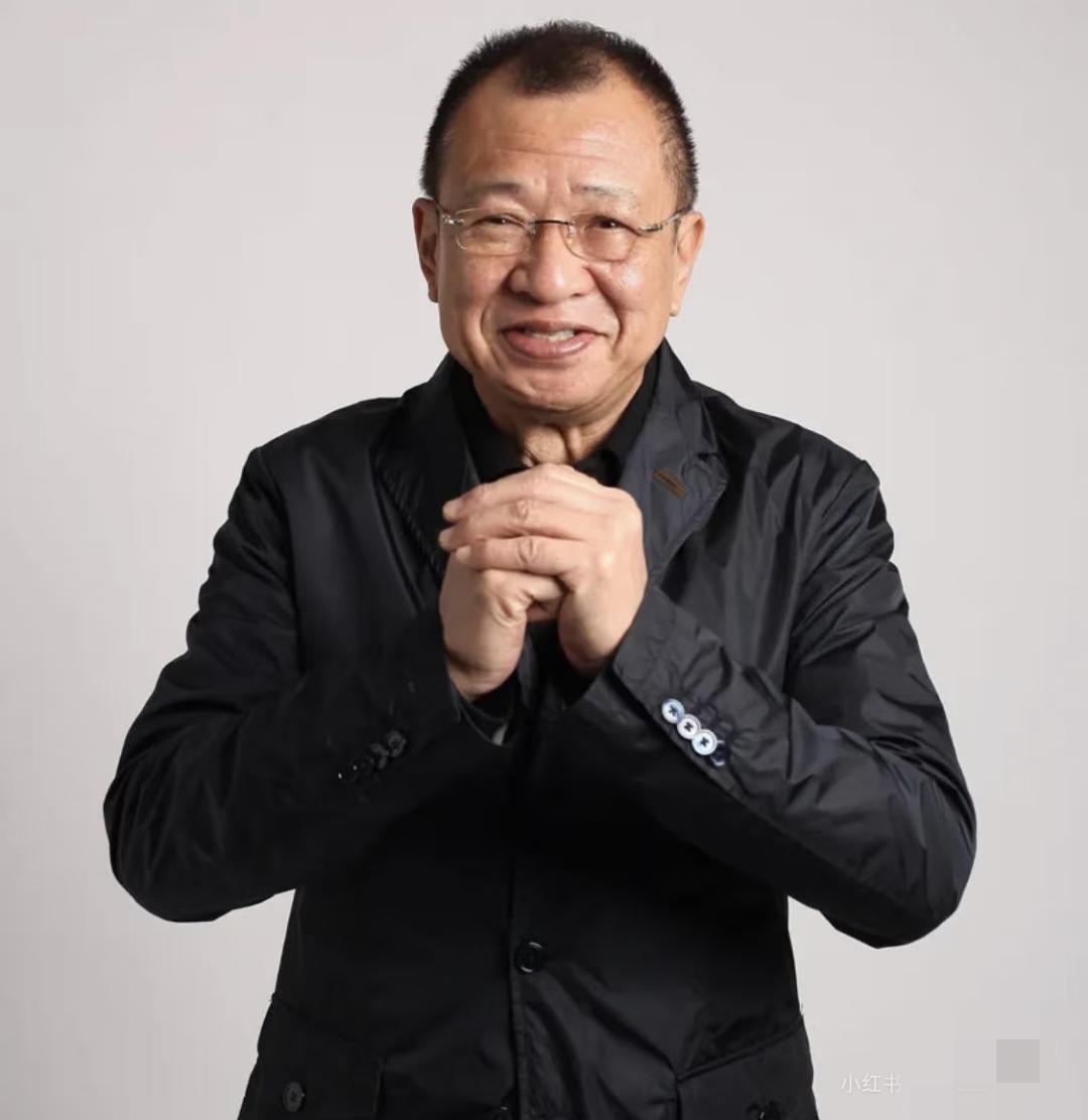 我问了我当医生的朋友
为什么许绍雄老师上个月还健步如飞的逛街，这个月突然就不行了