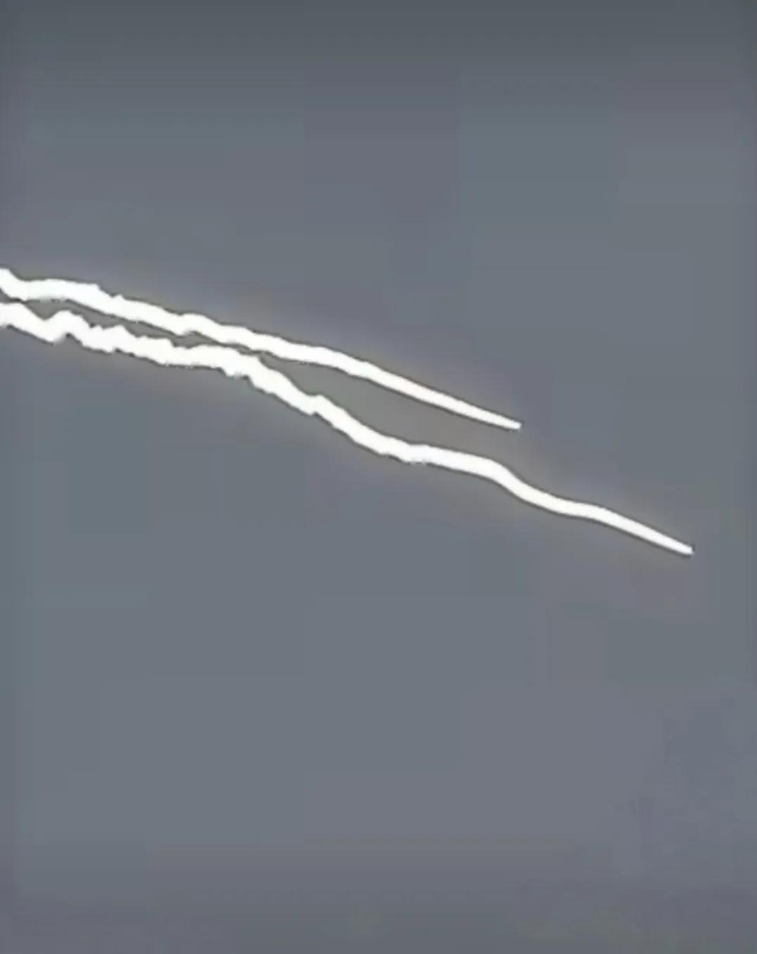 在以色列轰炸了伊朗亚兹德导弹基地几分钟后，伊朗伊斯兰革命卫队空天军便从该基地向以