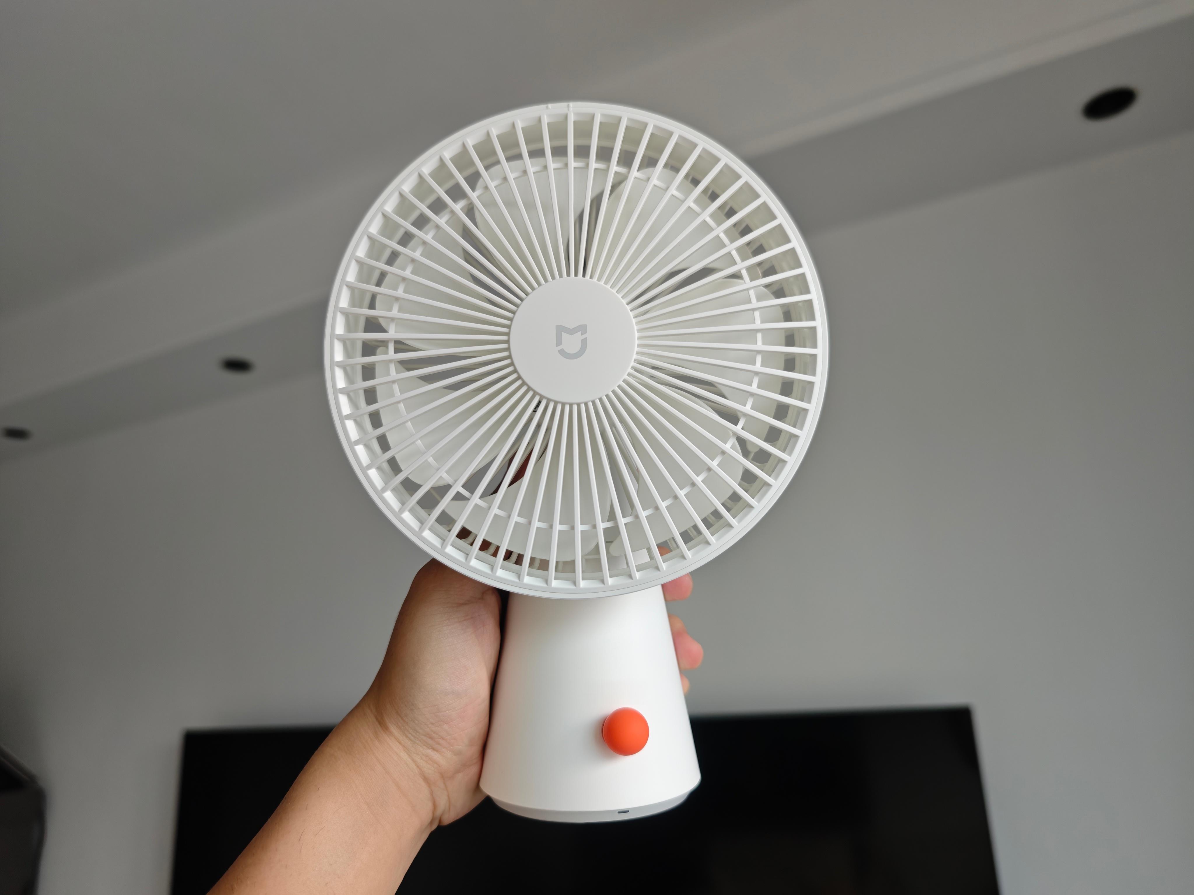 米家桌面移动风扇到了，不过好像是后封的但这颜值确实高，欧哥先用两天，然后给大家分