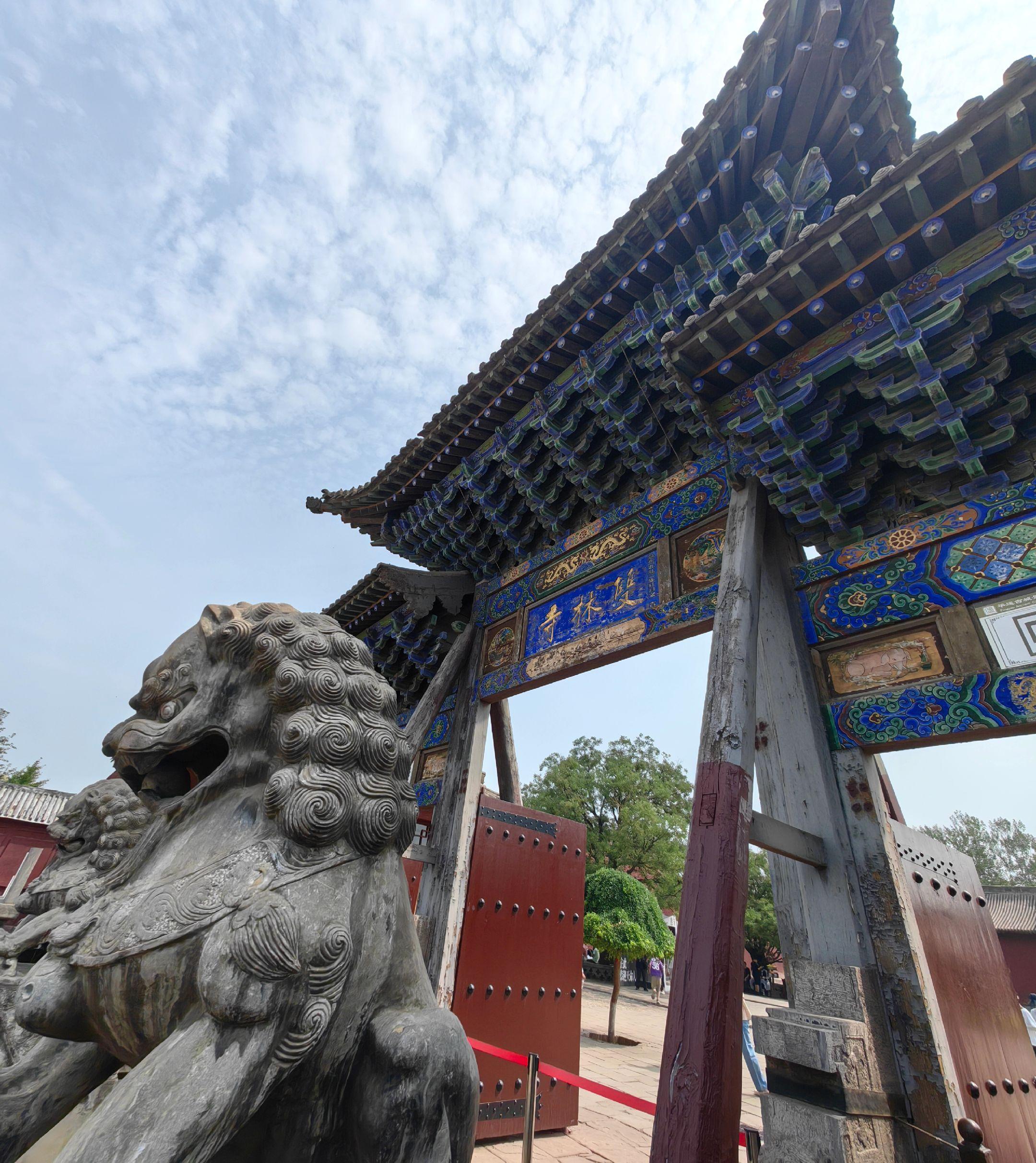 看寺庙要到双林寺。古雕像古寺庙，双林寺为最，有空去山西一定要看。四大金...