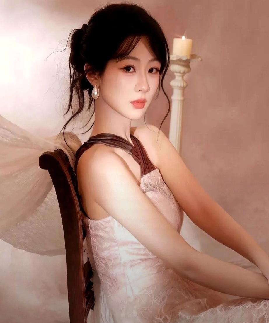 杨紫再演逆袭少女｜
32岁不违和｜预约200万观众力挺
又被吐槽大女主老套路？