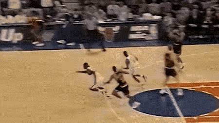 为什么感觉尤因都放弃防守乔丹了？
乔丹速度快，左脚略为侧跨，上半身向左一个假动作