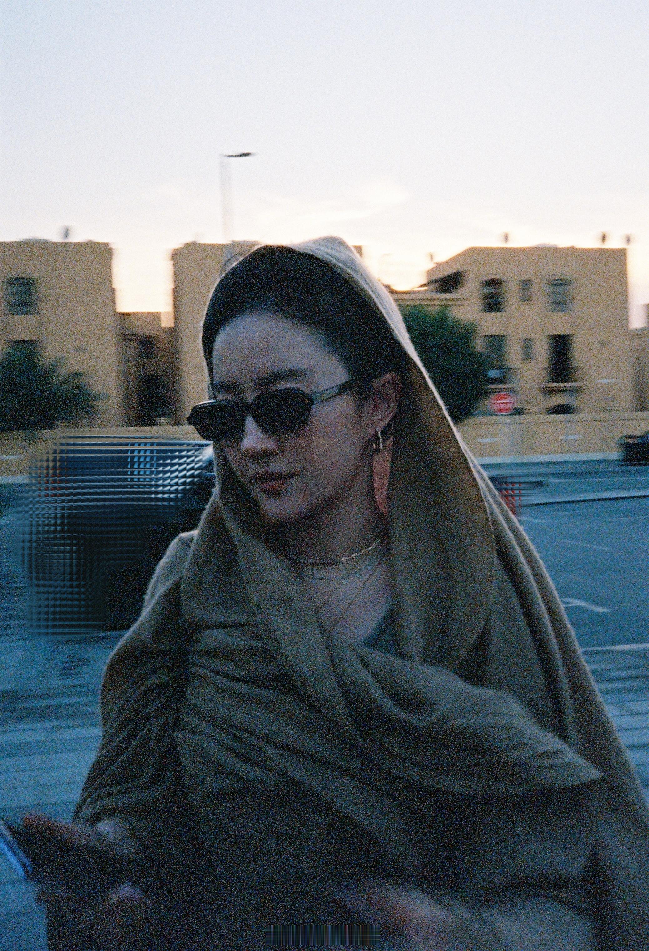 刘亦菲更新阿布扎比库存随拍来了！太绝了吧！刘亦菲早就爱你老己了