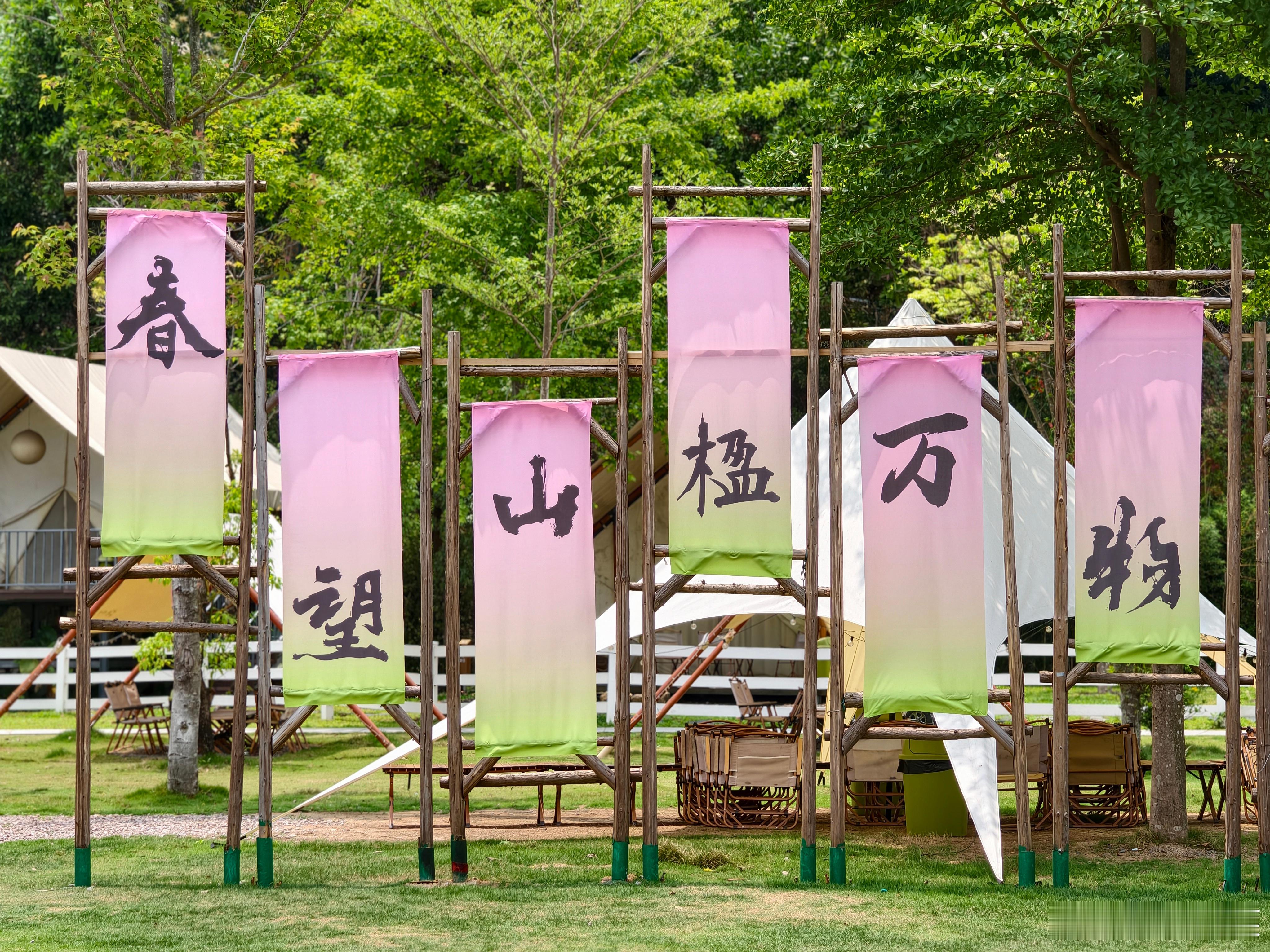 今天来云栖城隐山谷品鉴长安启源A06和启源全新Q05双车上新，这里风景不错，当然