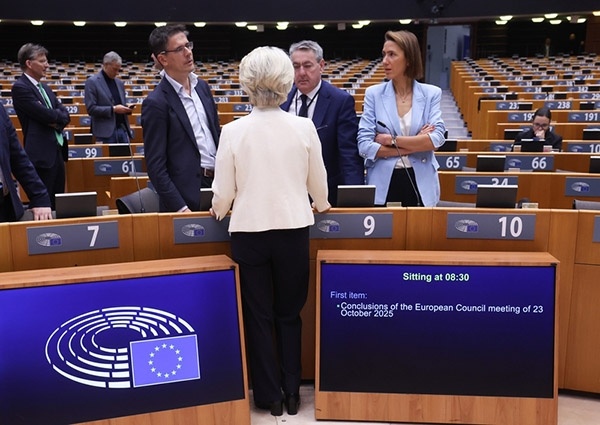 【欧盟两幅面孔：要求对华软化措辞，政策上则更加“强硬”】荷兰政府强抢中资半导体企