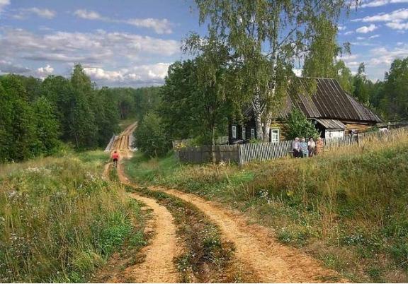 一旦战争爆发，什么东西最值钱？看看俄乌战场就知道了。战争开打后，基辅豪宅跌成白菜