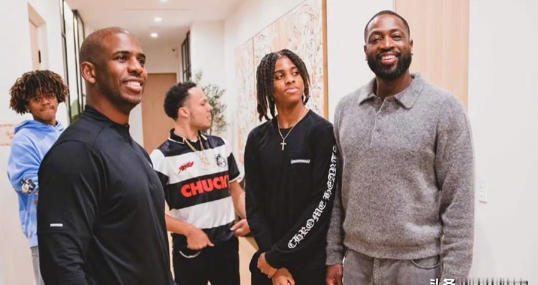 保罗聚会冷场，队友拒绝邀约，小气名声太伤人。
保罗最近请队友去看球还搞万圣节派对