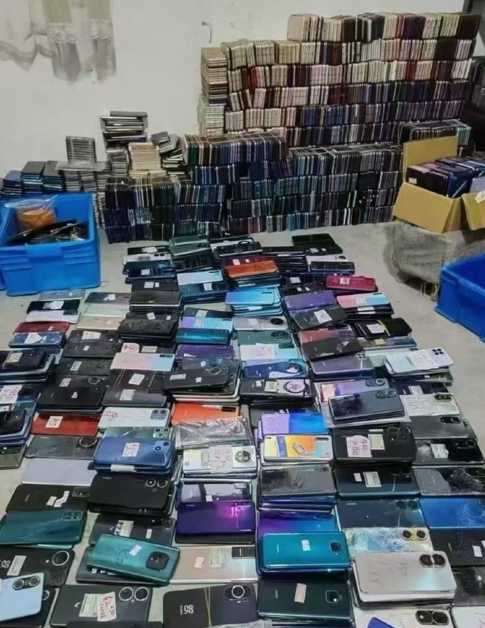 旧手机回收价暴涨五六倍 嘿，这莫不是打算从旧手机里拆芯片来用哟！家里有旧手机的朋