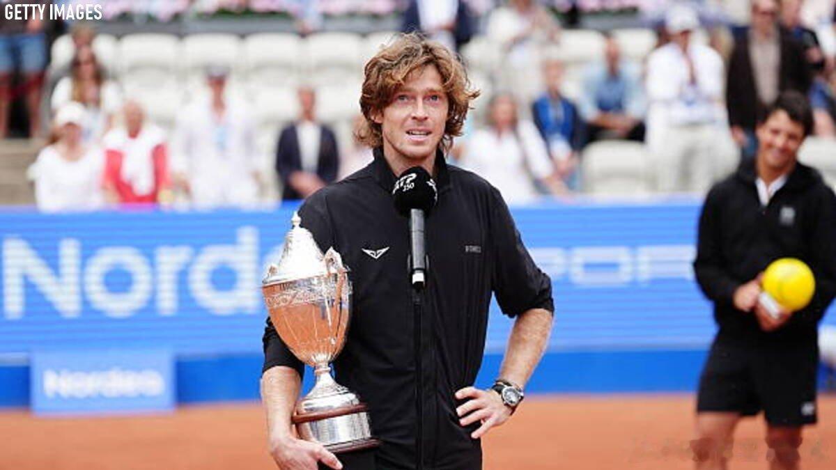📊 ATP巡回赛连续赛季夺冠纪录（每个赛季至少拿下一站巡回赛冠军）：▪️诺瓦克