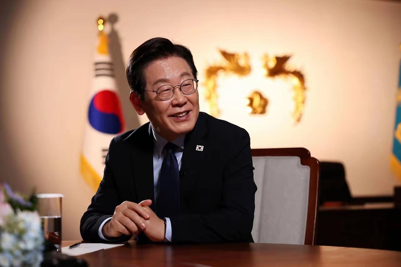 普京的贵人出现了，一下子就把俄罗斯的问题解决了。

​如果没有特朗普，普京还在陷