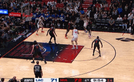 哈登2秒，顶着两人，轰进3+1！
北京时间2月5日，快船与热火的比赛进行至末节9