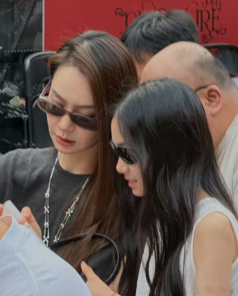 Lucky下半张脸跟戚薇超级像Lucky长得好像戚薇 戚薇李承铉女儿11岁近照，