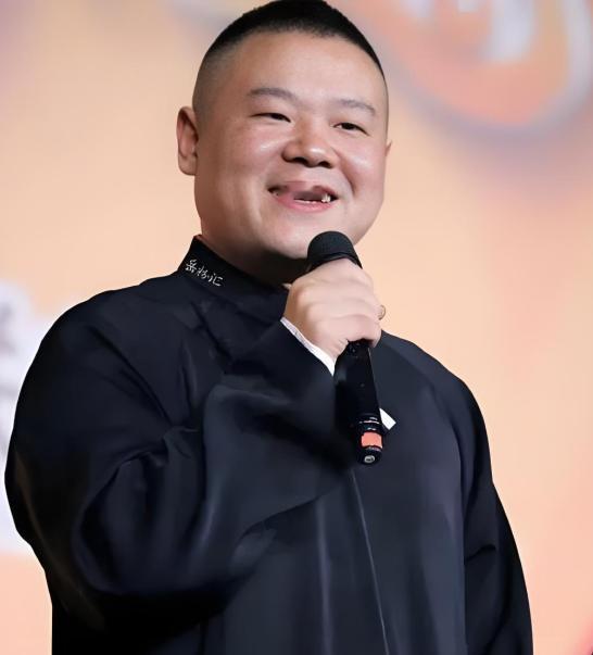 岳云鹏演唱会的伴舞抢戏了！

郭德纲来了，黄晓明也来了，
但最抢戏的是那群伴舞。