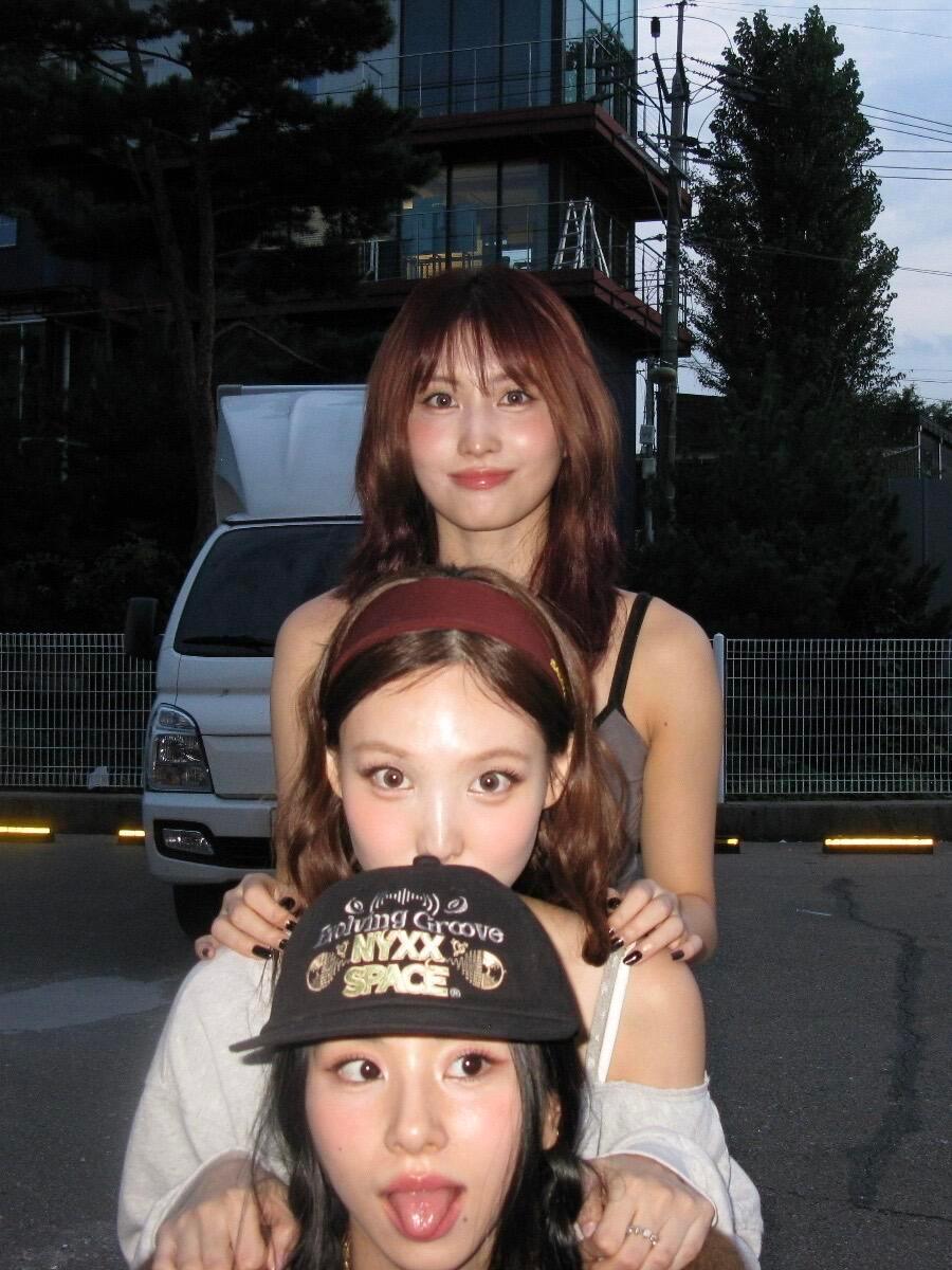 跟着kpop女爱豆学拍闺蜜旅行游玩照 