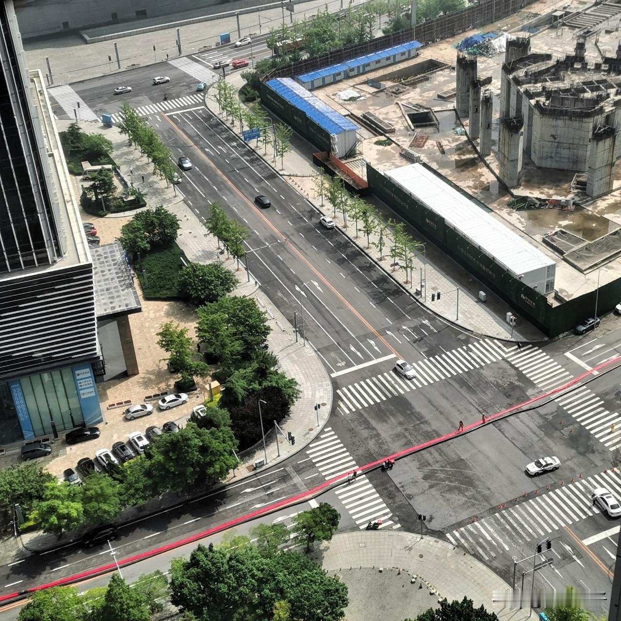 注意，地面铺上消防水带了！
5月21日6:00~11:00，大连国际航运中心大厦
