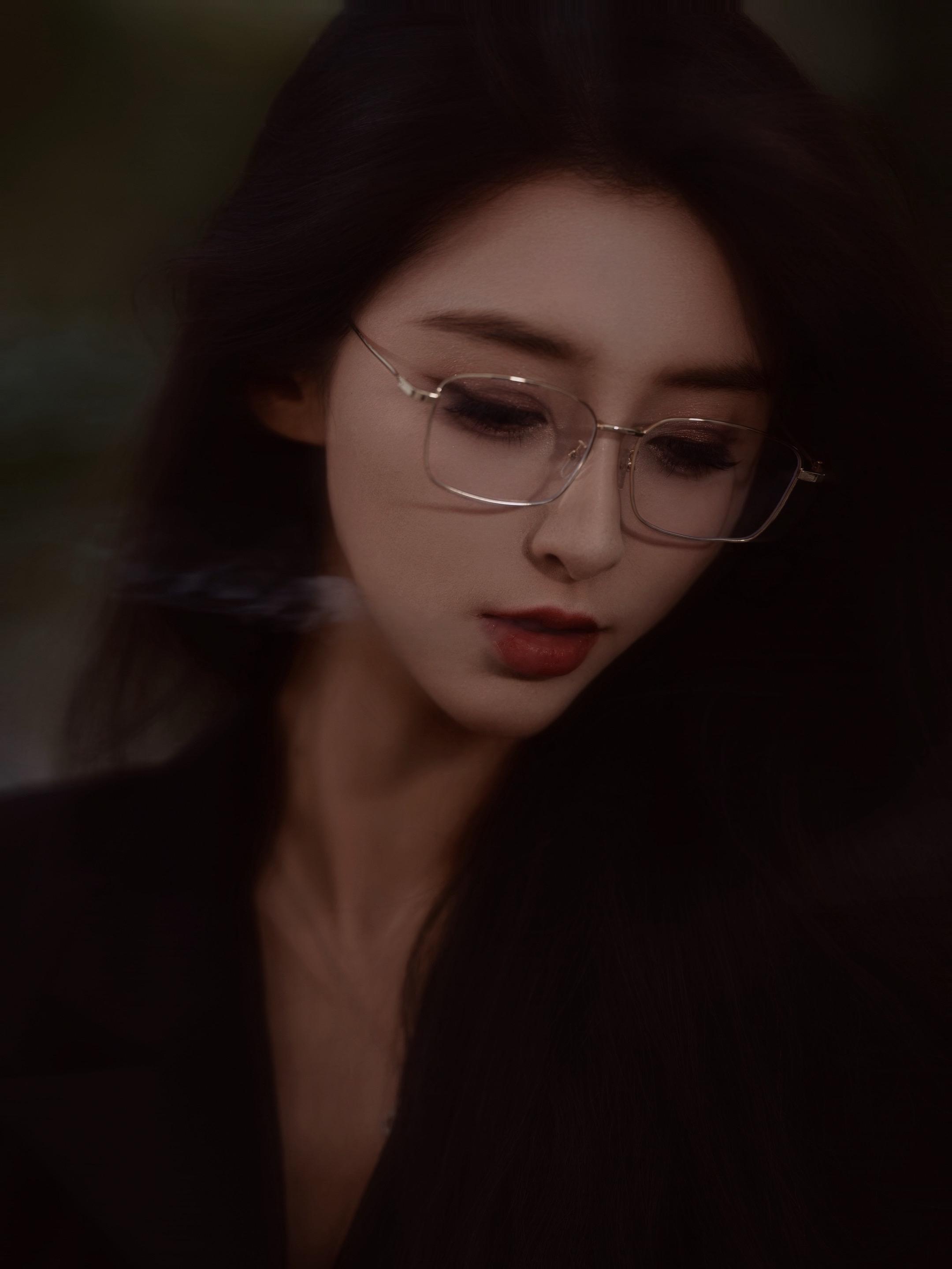 你的爱就像烟圈 不久便消散了。