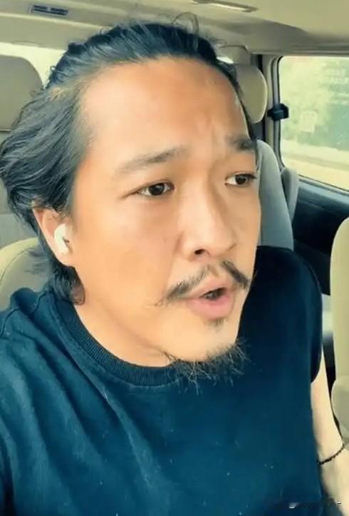 张博宇，终于火了。

就《江海潮生》演董义鸿这演员，

乍听这名字还有些陌生，可