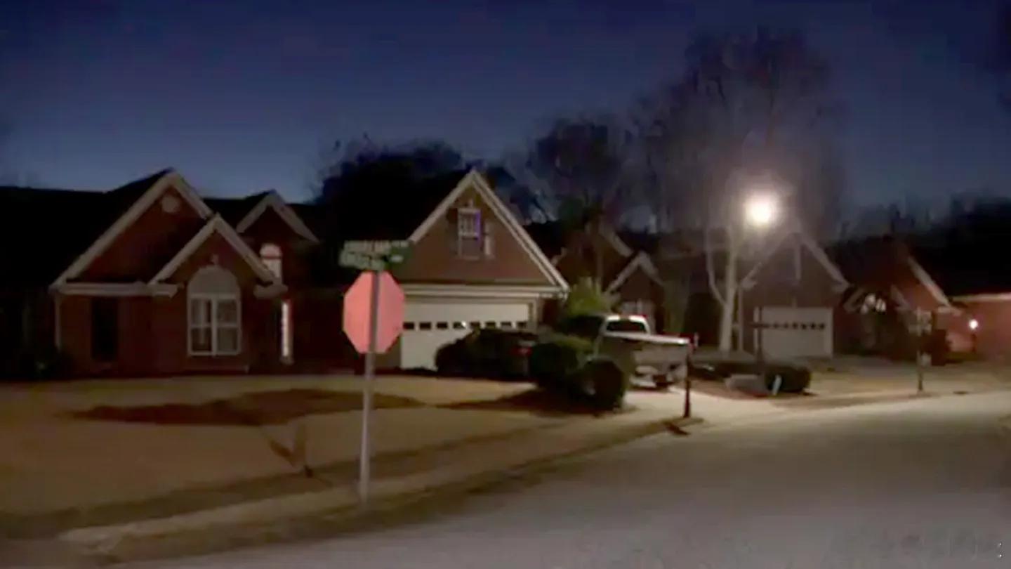 （福克斯）据当局称，一名15岁男孩因涉嫌谋杀被作为成年人起诉。此前，一名优步司机