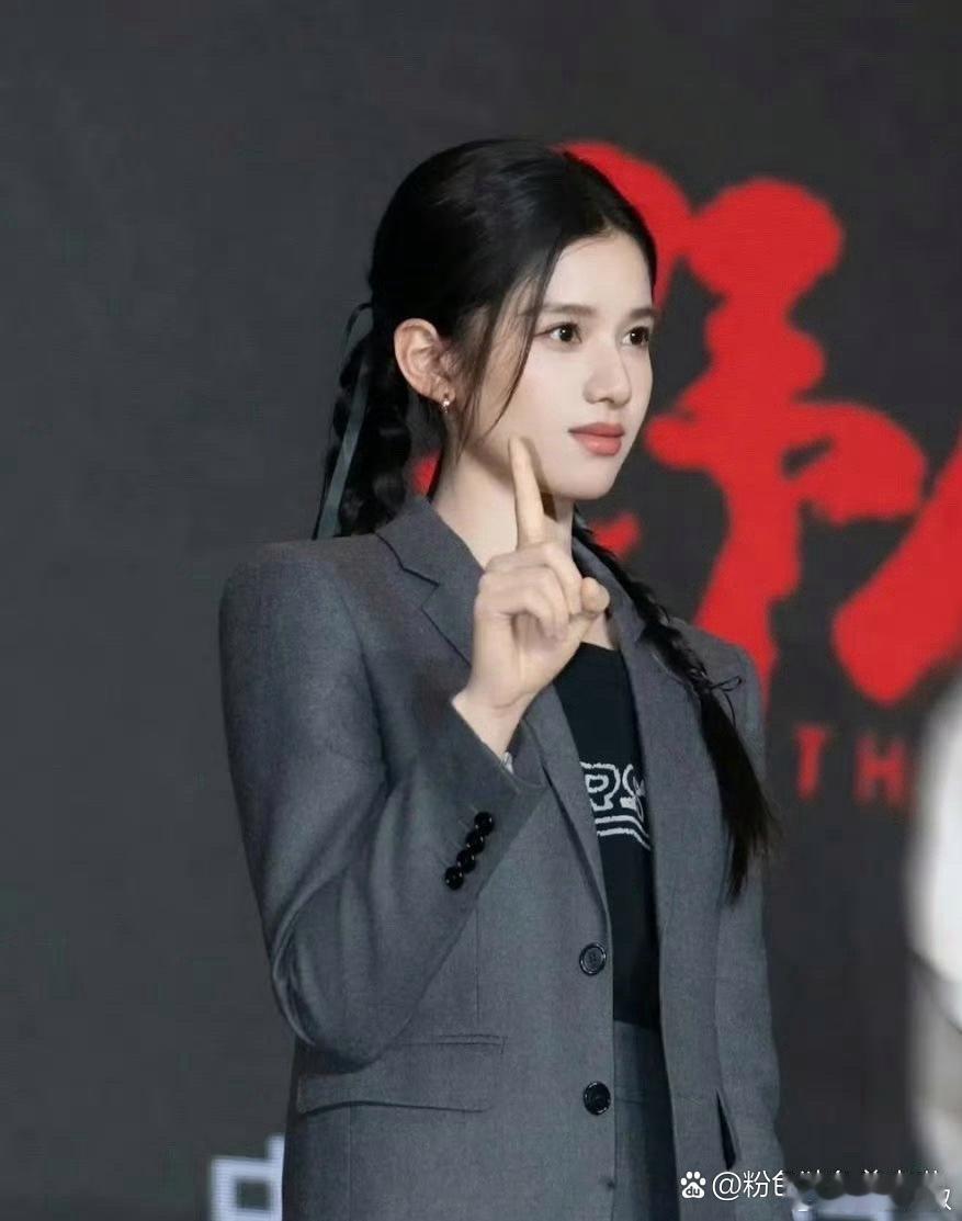 东申是有多喜欢东南亚风呀，陈坤张婧仪都是这种风格 ​​​