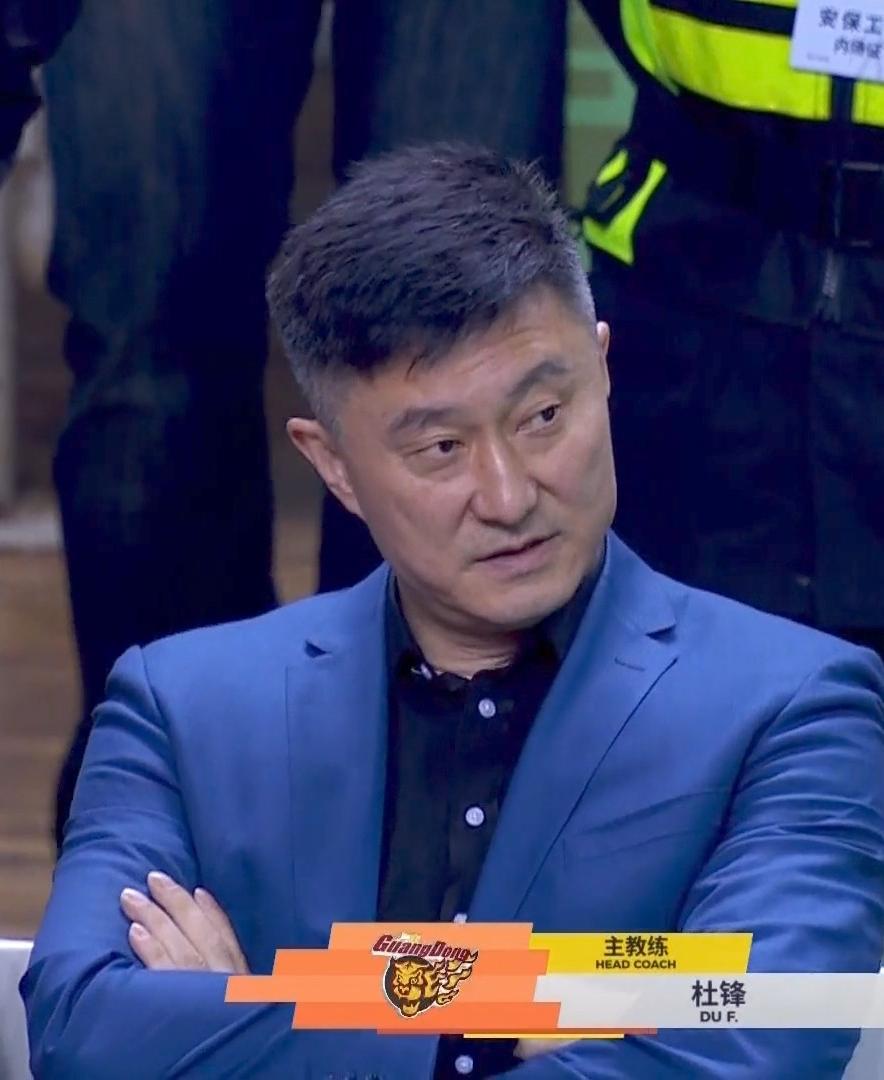 今天广东男篮做客南京
小球队有小球队的打法
看到邬挺嘉和郭昊文的三分投篮，兄弟们