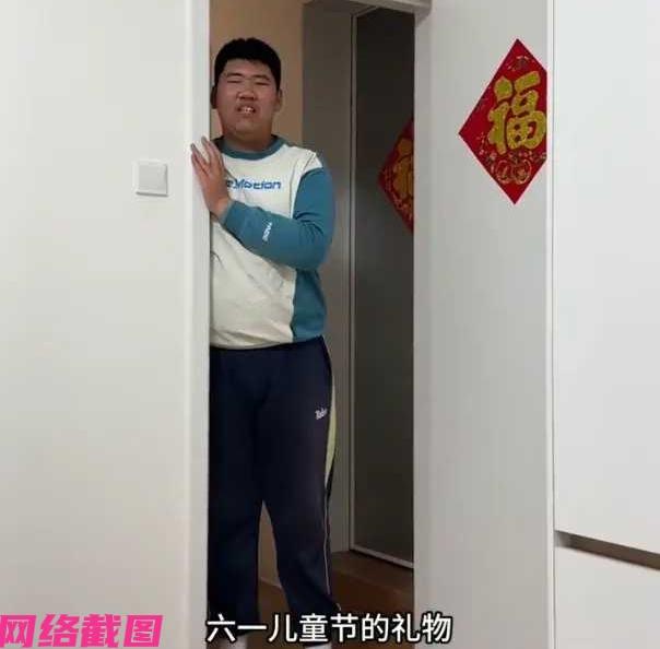 安徽有妈妈看到自己才上六年级的儿子却身高以过一米八五，现在眼前却在和自己说要六一