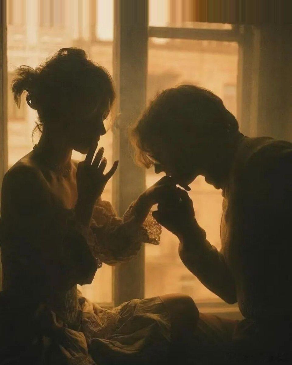 看一个女人，你除去她的性价值，这个人还可以交往，那么她就是值得的人；看一个男人，