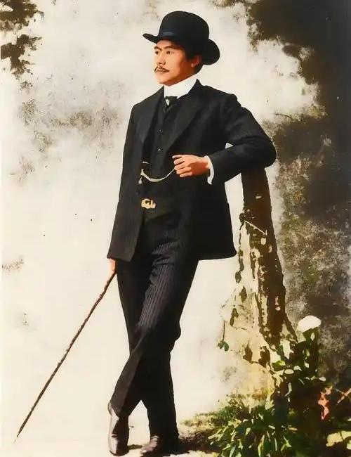 1911年10月31日下午，湖南都督府。

一百多名持枪士兵冲进大门，先缴了卫队