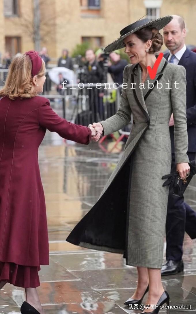 凯特的衣着无可挑剔❗️高挑纤细的威尔士王妃今天身着Suzannah Washin