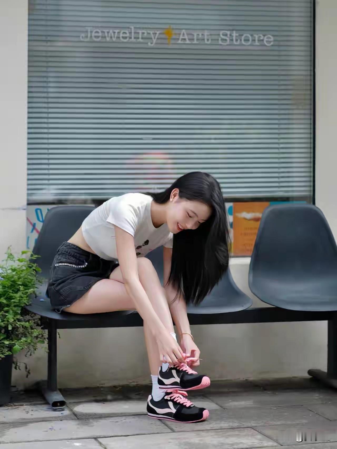 给自己一句话，你会说什么“快乐就在身边，用心去发现”，关注生活美好。