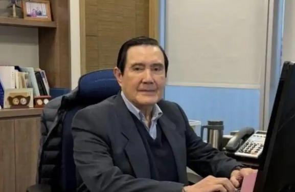 台湾名嘴谢寒冰说：“《联合报》最近对马英九的专访，其实访了20分钟就访不下去了，