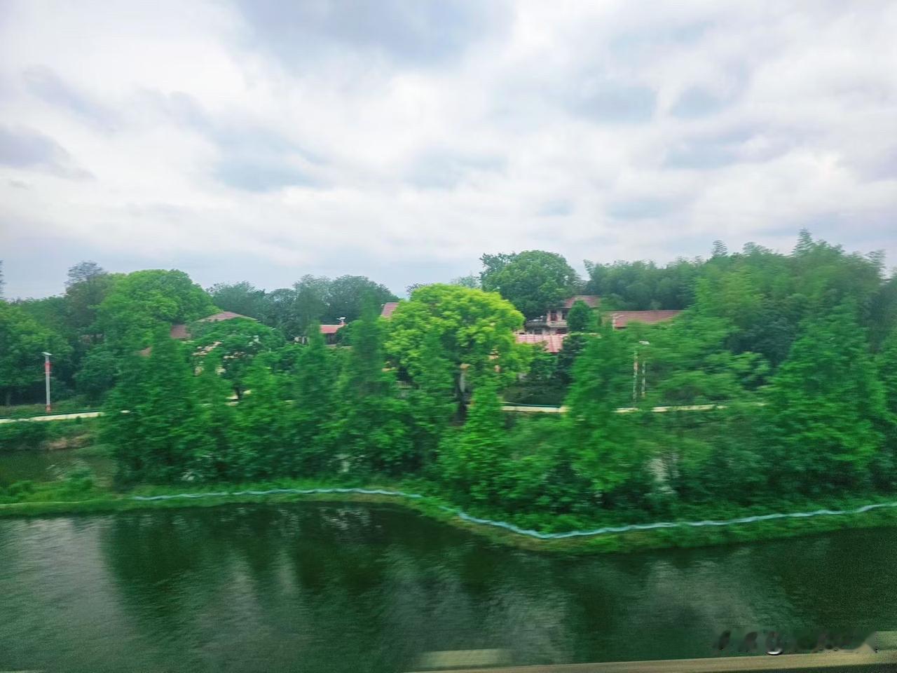 【小对联】
上：深深浅浅；
下：……？