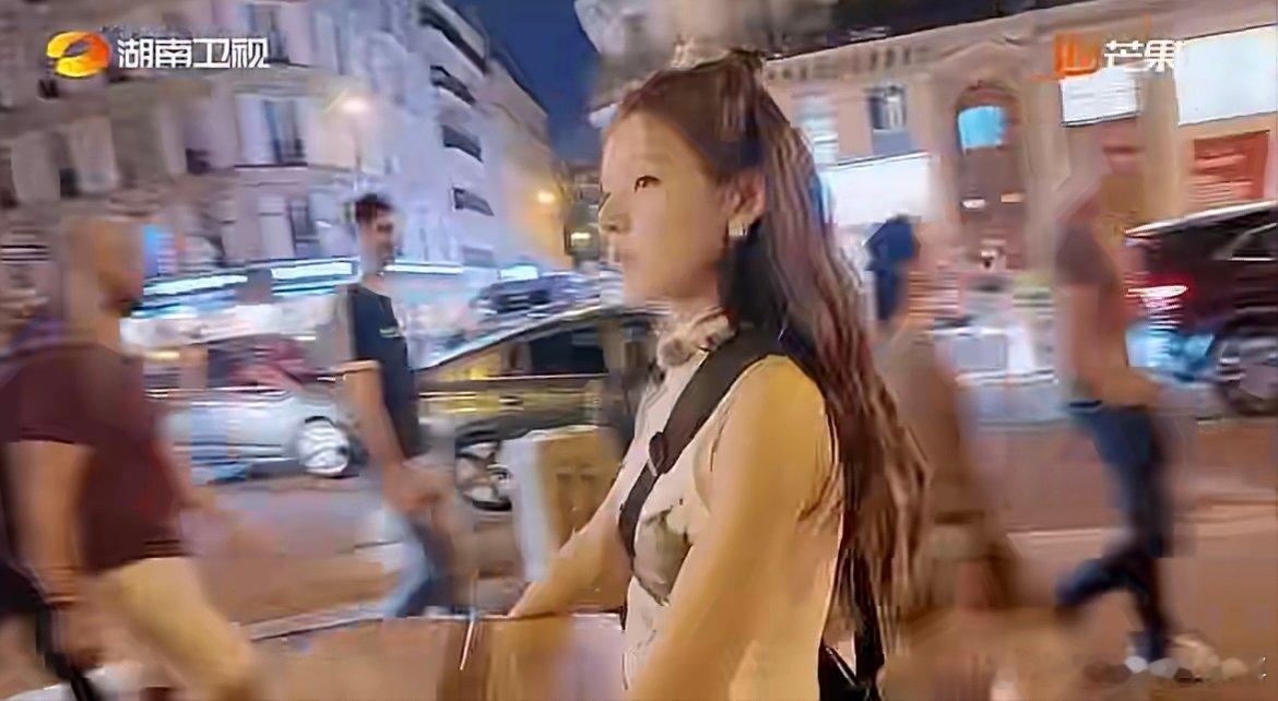 张予曦感受到了外国街头的温暖 从不好意思麻烦别人，到被好心人多次询问帮助，这份来