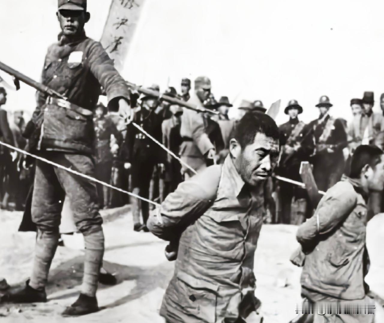 1944年，川军144师代师长张昌德率部投日，反对的团长黄克烈被强行裹挟。在投敌