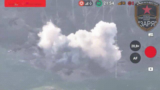 “这摩托化部队冒死冲锋”！4月9日，俄罗斯囚犯兵组成的“风暴”敢死突击队和俄罗斯